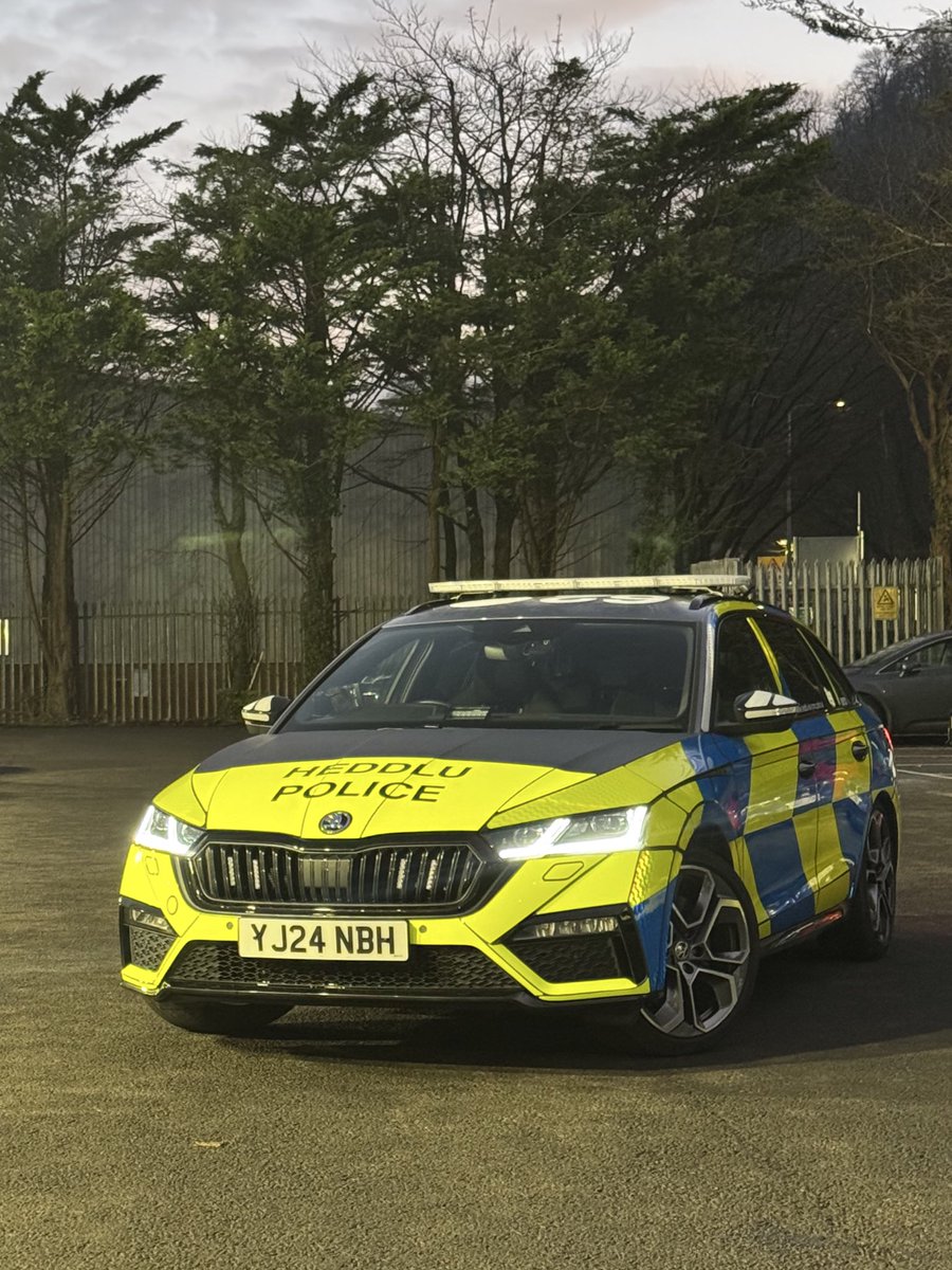 valleys_999's tweet photo. Two shifts with T2 RPU this week, back to my old ways Wednesday helping with car wash day before stopping a car in Merthyr area showing uninsured, driver produced a temp policy taken out by the passenger during the stop! Won’t fool us that easy, TOR issued. 
1/2 https://t.co/21A6xXoTFu