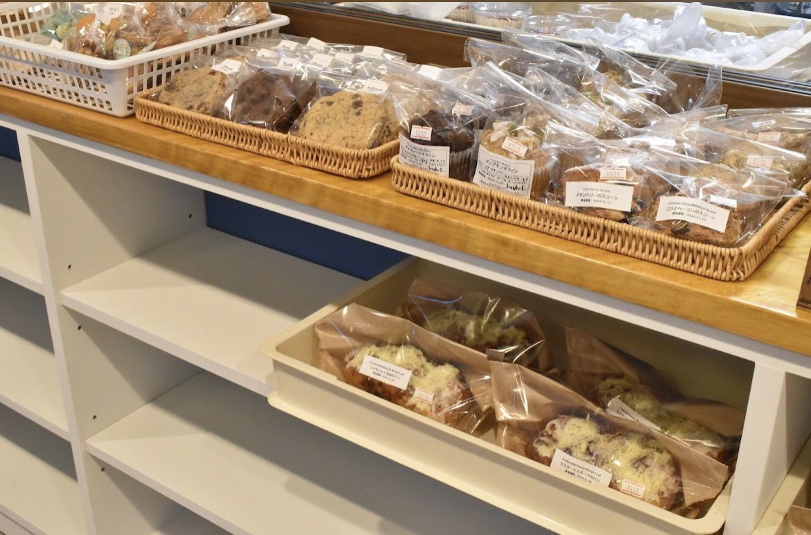 aizu_story's tweet image. ゲストハウスなかやすみさん✨

会津若松市、会津若松駅から徒歩15分のゲストハウスです🏠

なんと！！一泊約4,000円で泊まれるお手頃なお宿です😳ロビーでは美味しいパンも販売中🤤

会津に訪れる際は、ぜひ足を運んでみてください！

#会津　#ゲストハウス