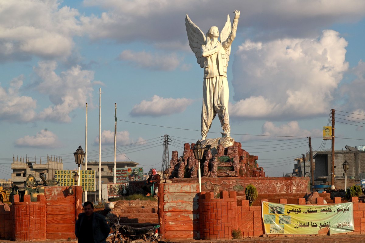 Today, January 26th, marks the tenth anniversary of the victory of the Kobani resistance against the terrorist organization ISIS. 
We remember with grate respect all the heroic martyrs that made this great step for humanity possible. 

🔗aanes-rep-eu.com/news/we-will-d…