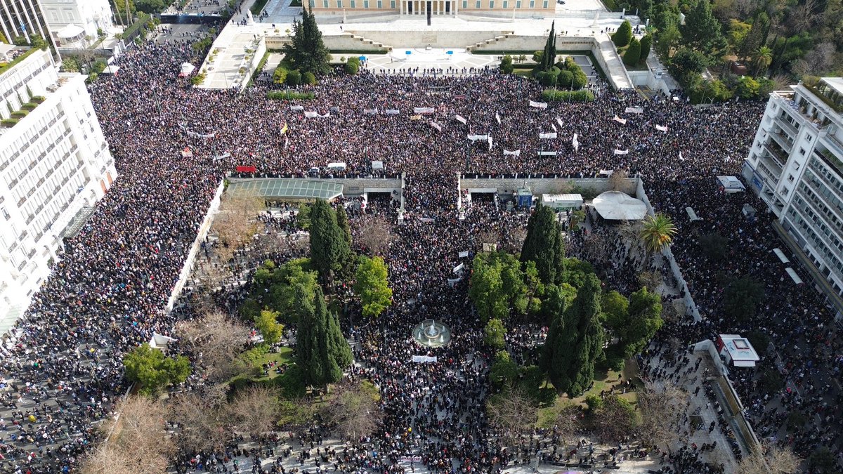_SimonLeone's tweet photo. Σύνταγμα πριν 5'

Αδιανόητη η συμμετοχή του Λαού

Τελικά @AdonisGeorgiadi ,

Έχει άλλη άποψη ο λαός για το αν ήταν δυστύχημα ή Έγκλημα

Σήμερα σας είπε ξεκάθαρα ότι είναι κρατικό Έγκλημα το Έγκλημα των Τεμπών και η συγκάλυψη του επίσης !!!

#Δεν_Εχω_Οξυγονο https://t.co/pJKe6hb91X
