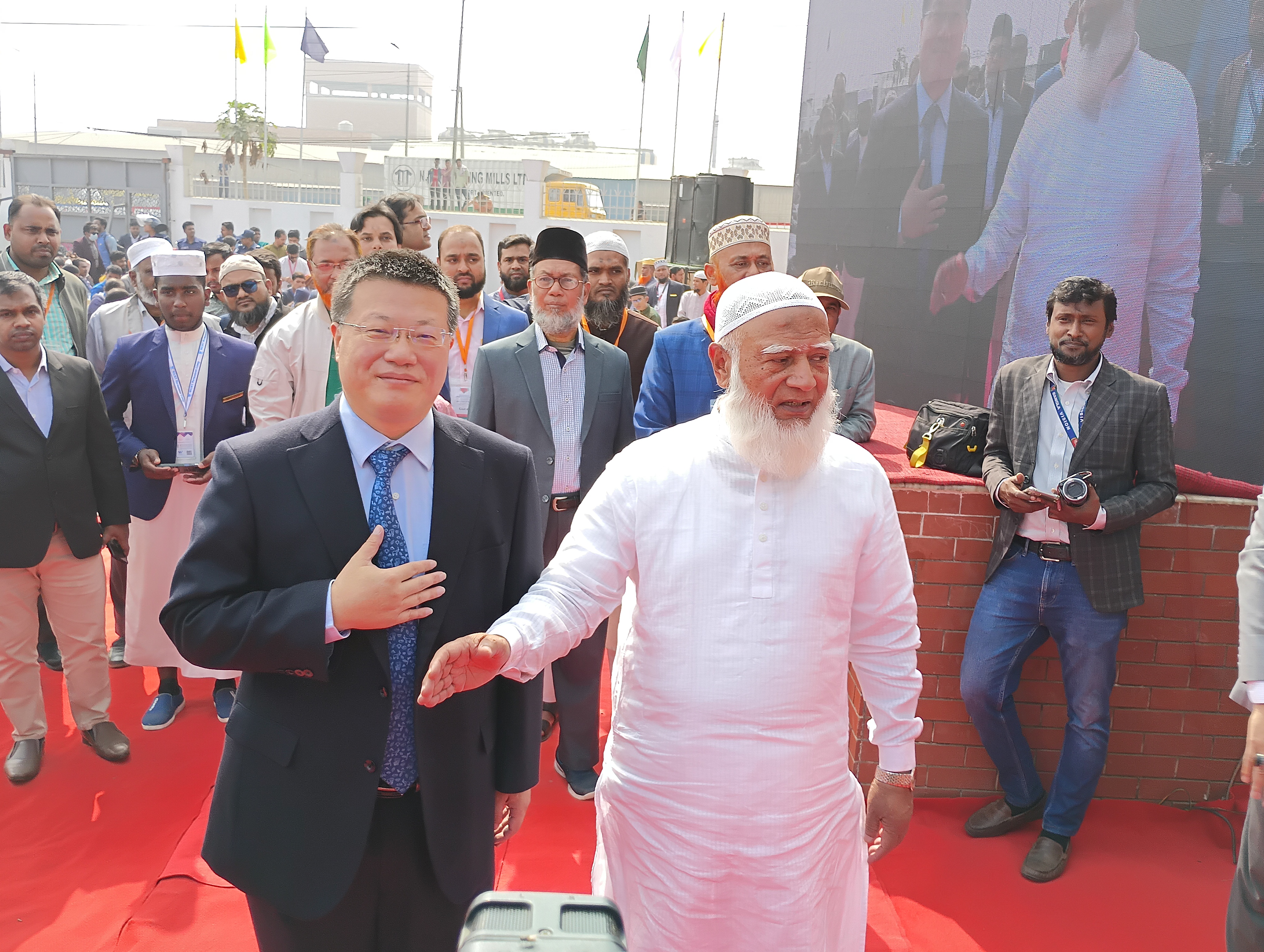 পলিটিক্যাল পার্টির পাশাপাশি দেশের সাংবাদিক,বুদ্ধিজীবী ,শিক্ষাবিদদের চীনে যাবার সুযোগ করে দিন-ডা. শফিকুর