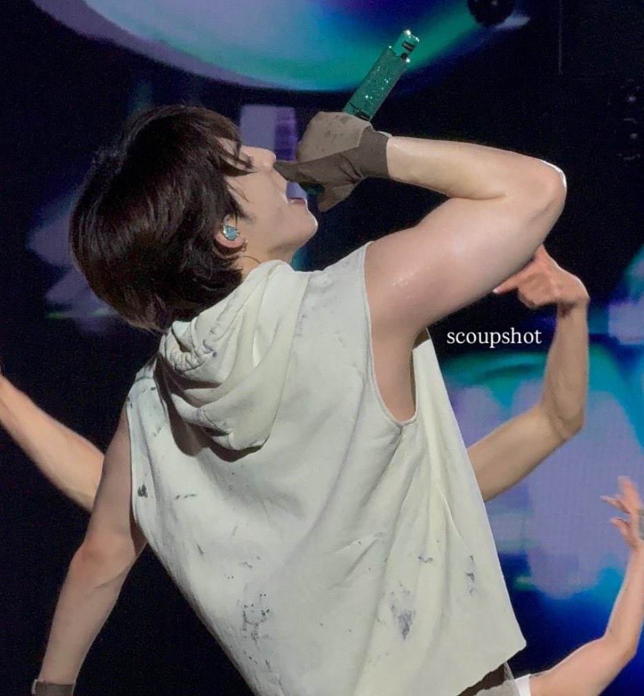 xueishaoo's tweet photo. SEUNGCHEOL ARMS WIDKWIDJE HEOL 🫠🤍 https://t.co/6snQ6Q4jfI