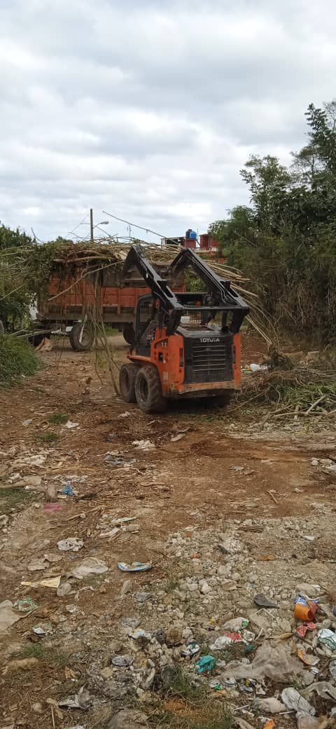 IsmeliDiazM's tweet image. Desde horas tempranas se limpia el municipio #LaHabanaDelEste con el compromiso de los hombres de #Comunales #LaHabanaViveEnMí.