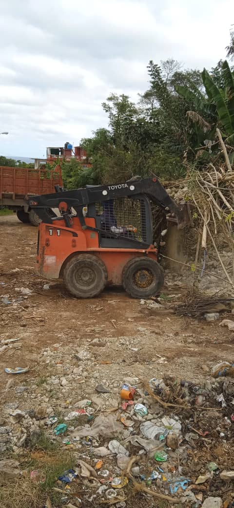 IsmeliDiazM's tweet image. Desde horas tempranas se limpia el municipio #LaHabanaDelEste con el compromiso de los hombres de #Comunales #LaHabanaViveEnMí.