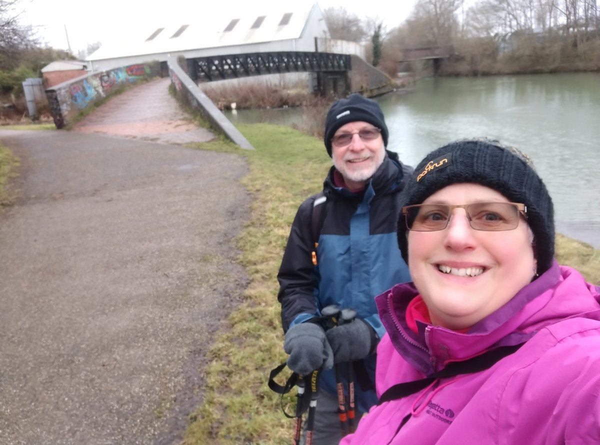 helenterrapin's tweet photo. Another @CanalRiverTrust walk with @johnfkilcoyne from #HorseleyFieldsJunction on the #OldMainLine to #DeepfieldsJunction &amp; the #WednesburyOakLoop then on to #FactoryJunction via #CoseleyTunnel. Went for a fabulous pie lunch at @MadPies! A really enjoyable day despite the rain. https://t.co/2OUEvxQANF