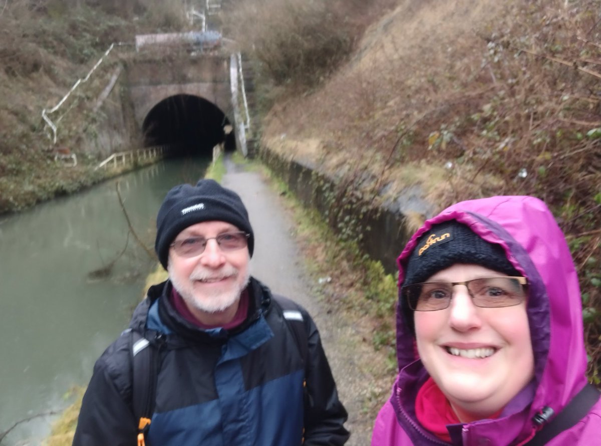 helenterrapin's tweet photo. Another @CanalRiverTrust walk with @johnfkilcoyne from #HorseleyFieldsJunction on the #OldMainLine to #DeepfieldsJunction &amp; the #WednesburyOakLoop then on to #FactoryJunction via #CoseleyTunnel. Went for a fabulous pie lunch at @MadPies! A really enjoyable day despite the rain. https://t.co/2OUEvxQANF