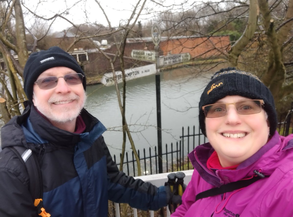 helenterrapin's tweet photo. Another @CanalRiverTrust walk with @johnfkilcoyne from #HorseleyFieldsJunction on the #OldMainLine to #DeepfieldsJunction &amp; the #WednesburyOakLoop then on to #FactoryJunction via #CoseleyTunnel. Went for a fabulous pie lunch at @MadPies! A really enjoyable day despite the rain. https://t.co/2OUEvxQANF