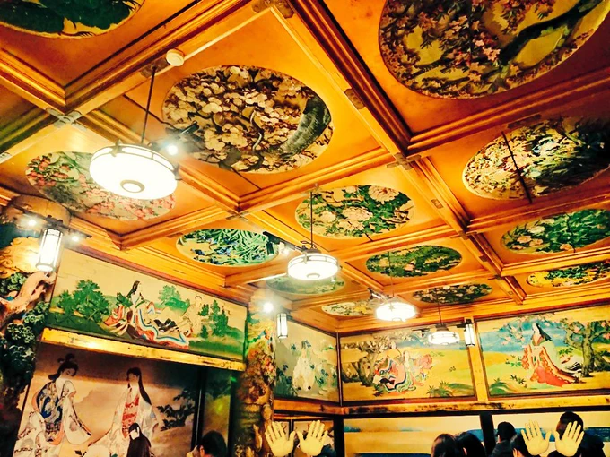 観劇前に目黒にある雅叙園さんのミニチュア展と百段階段を拝見しに行ったんですが、豪華過ぎる内装が非日常空間でしかなくて内装メインで観てしまいました。ミニチュアも勿論素晴らしかったです! 