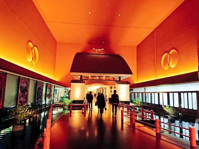 観劇前に目黒にある雅叙園さんのミニチュア展と百段階段を拝見しに行ったんですが、豪華過ぎる内装が非日常空間でしかなくて内装メインで観てしまいました。ミニチュアも勿論素晴らしかったです! 