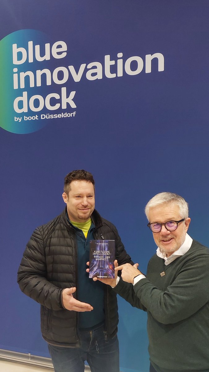 ROTARY reads LIERFELD! 

Today at the "Boot" ship fair in Düsseldorf, I gifted my new AI book " AI: Myth and Truth" to our trusted Governor.

#artificial_intelligence #rotaryinternational