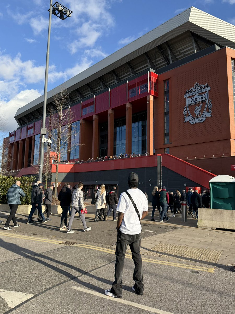 iam_ewala's tweet photo. A cityzens in Anfield..๐
#NoRef https://t.co/OmWjAsdJHM