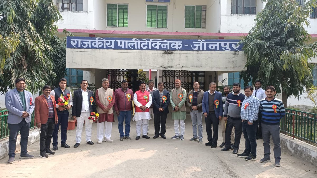 GovtPolyJaunpur's tweet photo. A new chapter unfolds, filled with knowledge, growth, and endless possibilities. Congratulations to all the achievers on their Deekshant Samaroh! 🎉🎉

#deekshantsamaroh
#convocation #convocationceremeony https://t.co/QV2sltBn5P