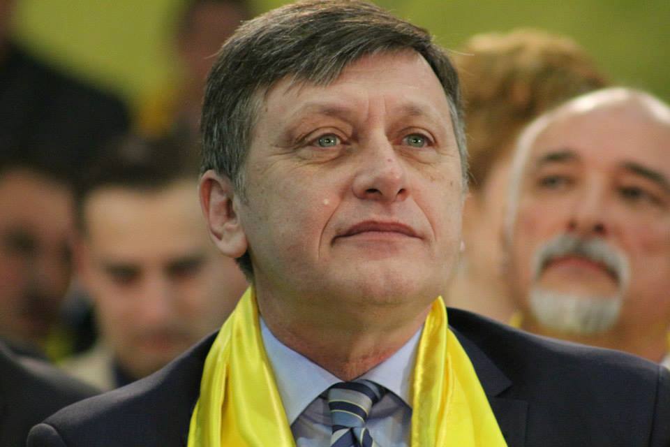 RRInternational's tweet photo. The former #PNL president, #Crin #Antonescu, has been unanimously confirmed as the #joint #candidate of the @PSD_RO_OFICIAL -PNL - @RMDSZ_UDMR #ruling #coalition for the upcoming presidential . (1/5) https://t.co/zWwRVYe5hP