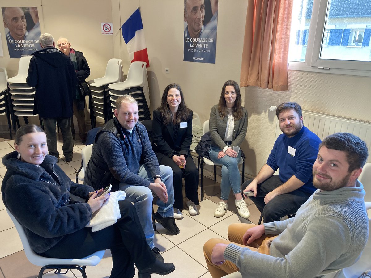 Aujourd’hui 75 militants ultra-motivés s’étaient réunis à #Courseulles/Mer pour partager la galette et lancer l’année 2025, autour de <a href="/PascaleDeutsch/">Pascale Deutsch</a> et tout le bureau de la fédération <a href="/Reconquete_off/">RECONQUÊTE !</a> du #Calvados !
Une très belle ferveur militante prête à faire gagner nos idées!