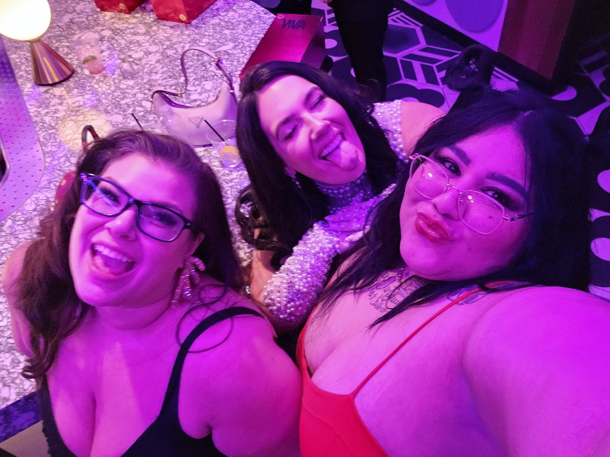 Big shout out to <a href="/LunaLarkx/">Luna Lark DC 6.1-3</a> for her Niche Nom! That's such a great honor, to be recognized for your hard work and efforts 👌🏽 Congratulations to the winner. We will have to take it home next year 💖 💙