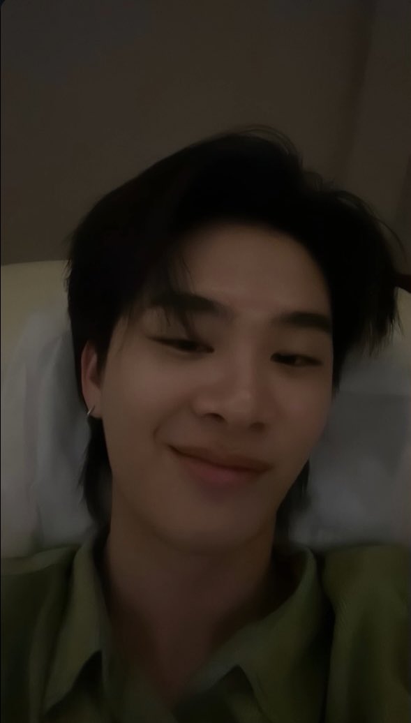 septb126's tweet photo. การที่คุนทำเเบบนี้😭😭😭😭😭😭😭😭😭😭😭😭😭😭😭😭😭😭เด่กผญ.จะอยุ่ยังไง😭😭😭😭😭😭😭😭😭😭😭😭😭😭🫵🏻💔 https://t.co/0Yhz9YEhwn