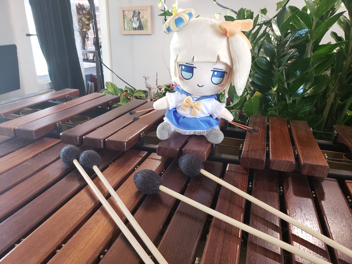 Ninja_Tendo's tweet photo. idk why I was possessed to do this but I gave her little mallets made out of marker-colored Q-tips https://t.co/txATXgFsQX