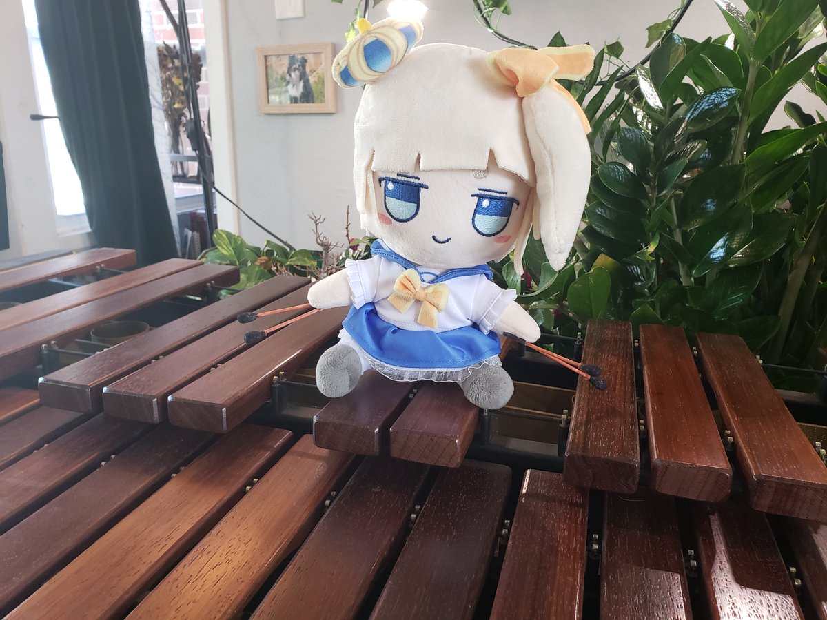 Ninja_Tendo's tweet photo. idk why I was possessed to do this but I gave her little mallets made out of marker-colored Q-tips https://t.co/txATXgFsQX