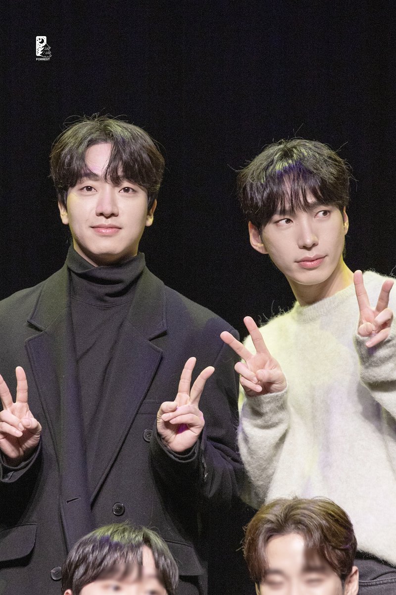 forrest__pic's tweet photo. 250126밤 피자빵 토크콘서트 포토타임
#김바다 배우님
#안지환 배우님

😈🌊 https://t.co/oMAQYs8UiB