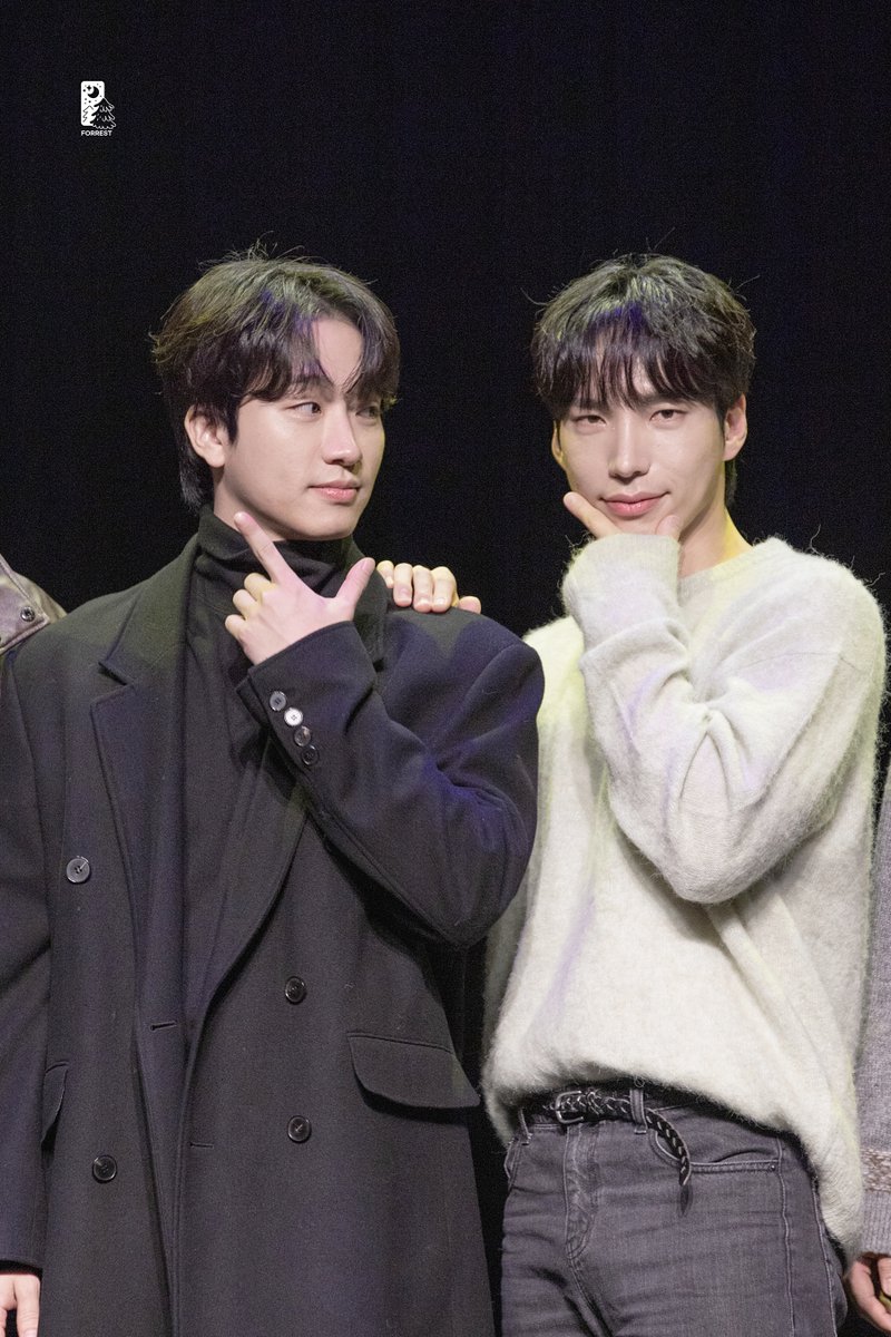 forrest__pic's tweet photo. 250126밤 피자빵 토크콘서트 포토타임
#김바다 배우님
#안지환 배우님

😈🌊 https://t.co/oMAQYs8UiB