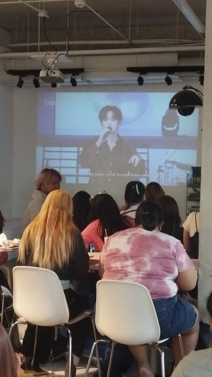 z_cassiel's tweet photo. [THREAD]
01.26.2025
🏠 SU:HOMME Slumber Party 🌙 

Thank you @myeonandonlyph for organizing the event 🫰

Just saw the event after waking up and just decided to go without knowing I'll be able to watch the encore 🐰💙

#SUHOMMESlumberParty
#AllForJunmyeon
#AlwaysWithJunmyeon https://t.co/FoW9xFxAQL
