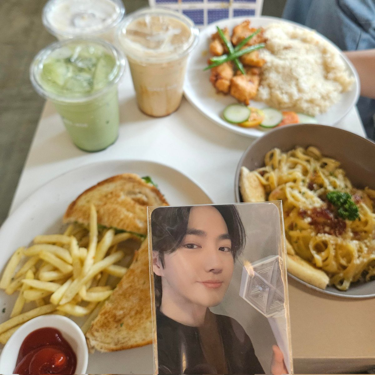 z_cassiel's tweet photo. Also food and drinks are always great @cafe408_ 🫶💙
Buti sanay na sila sa tili namin as you can heard from the prev video 😂
#SUHOMMESlumberParty #AllForJunmyeon
#AlwaysWithJunmyeon https://t.co/r3ofycKE1P