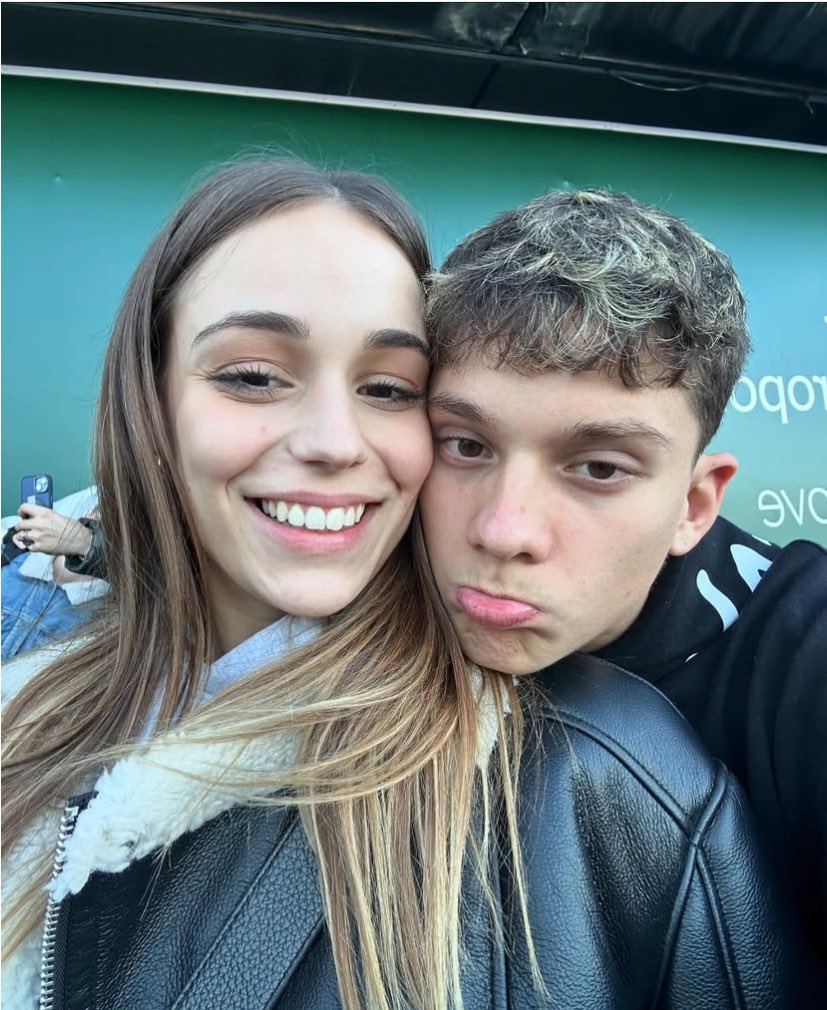 06Airam's tweet photo. L’asse stanza azzurra-rossa, la famiglia non ce la sto facendo ❤️‍🩹 #amici24 https://t.co/nmaA0poPsS