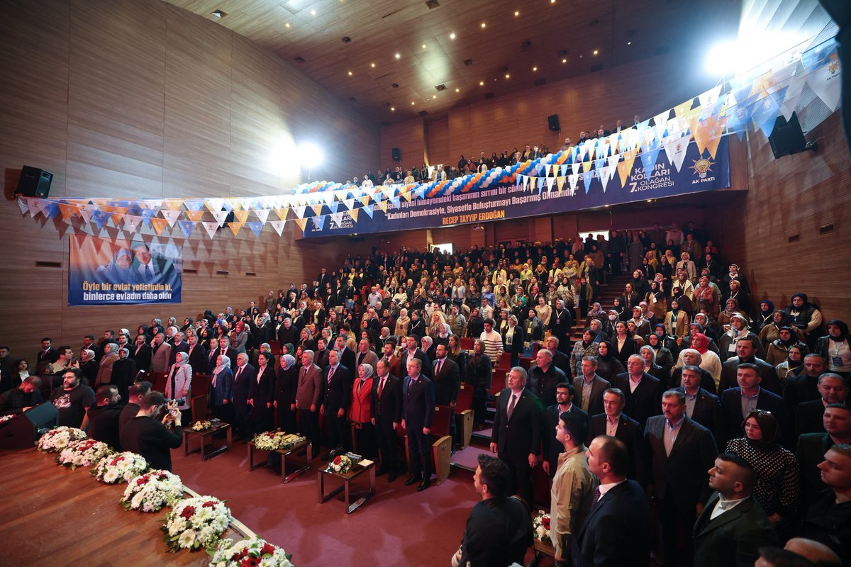 ZHatip's tweet photo. Sakarya Ak Parti İl Kadın Kolları 7. Olağan Kongresini Ticaret Bakanımız Sayın Prof. Dr. Ömer Bolat 'ın katılımlarıyla gerçekleştirdik.

Görevi devralan Başkanımız Sayın Duygu Çetin ve Yönetimine başarılar diliyorum. 

@omerbolatTR 
@aysekesir https://t.co/yNBdVVi3BL