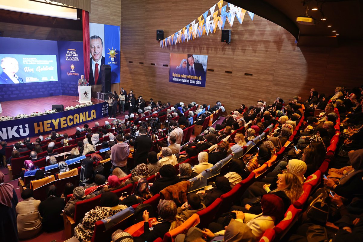 ZHatip's tweet photo. Sakarya Ak Parti İl Kadın Kolları 7. Olağan Kongresini Ticaret Bakanımız Sayın Prof. Dr. Ömer Bolat 'ın katılımlarıyla gerçekleştirdik.

Görevi devralan Başkanımız Sayın Duygu Çetin ve Yönetimine başarılar diliyorum. 

@omerbolatTR 
@aysekesir https://t.co/yNBdVVi3BL
