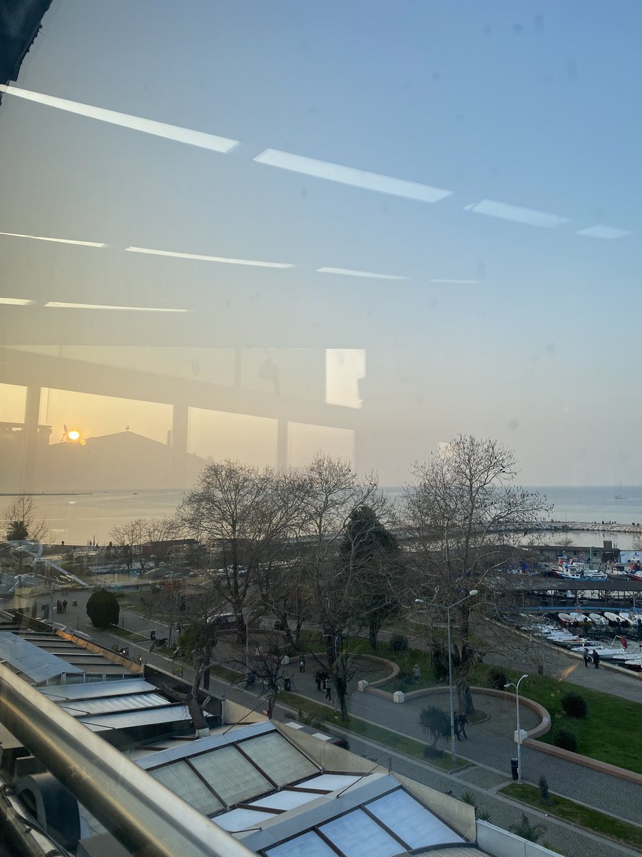 Yalova’nın en güzel manzaralı mekanı ve hepimizin gençlik anıları🥲 isim belirtmeme gerek yok bence 💖