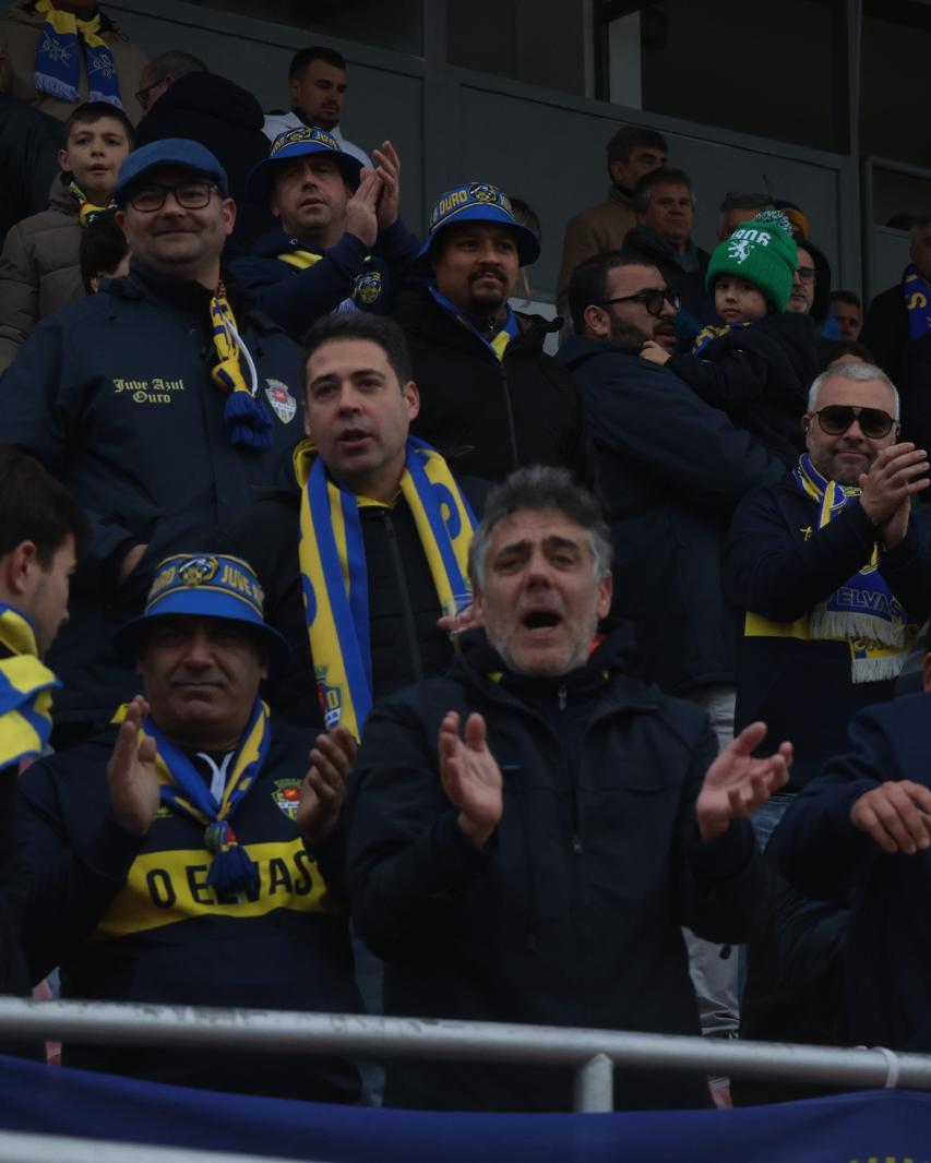 oelvassad's tweet photo. Em harmonia até ao fim 💙💛

#OElvasCAD #ECADCDA https://t.co/AI0f0j5sYC
