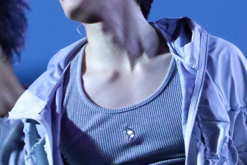 jwwoah's tweet image. wonwoo and his sexy collarbone and his sexy watermark grahhhh 😵‍💫