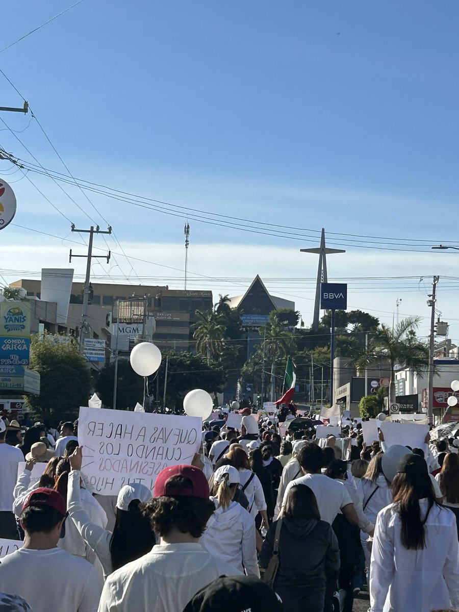 mpaolaluz's tweet photo. Culiacán quiere paz #Culiacán #FueraRocha https://t.co/c12aBi0UwT