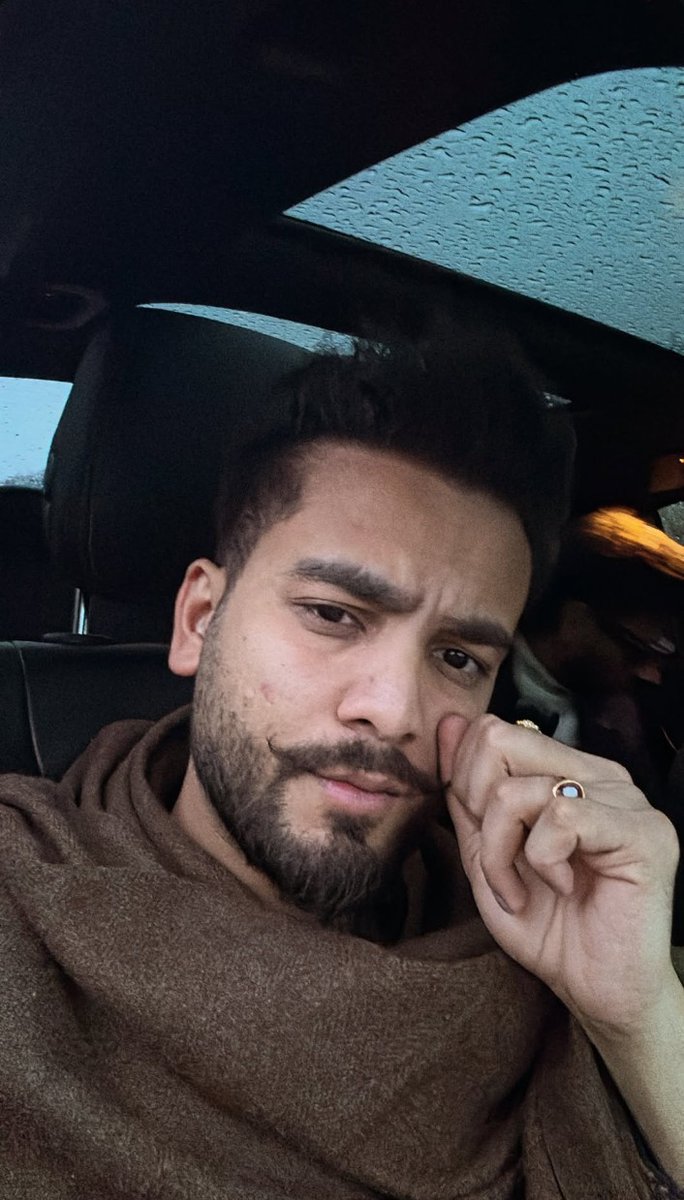 RAO SAHAB 💥
#ElvishYadav #ElvishArmy <a href="/ElvishYadav/">Elvish Yadav</a> <a href="/IamRoyalPandit/">𝗣𝗮𝗻𝗱𝗶𝘁 - 𝗘𝗹𝘃𝗶𝘀𝗵™</a> <a href="/Rudraaaa10/">Rudra</a>