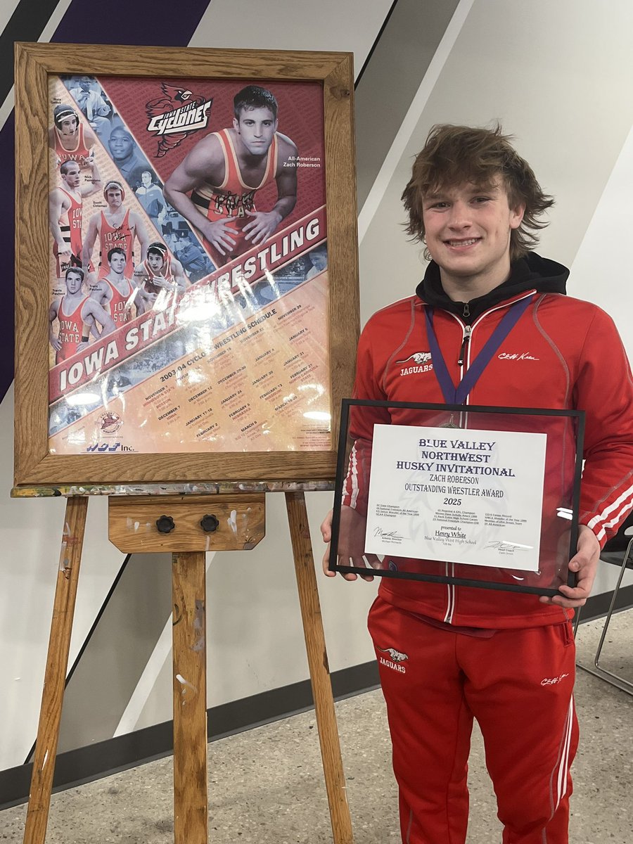 Congratulations to junior Henry White on being selected the Zach Roberson Outstanding Wrestler at the Husky Invitational! Henry’s weight class included a previous state champion, runner up and third place state finisher. Well deserved!