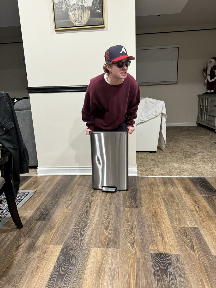 aaronsquealer's tweet image. someone (not ben) please come over and do this with me