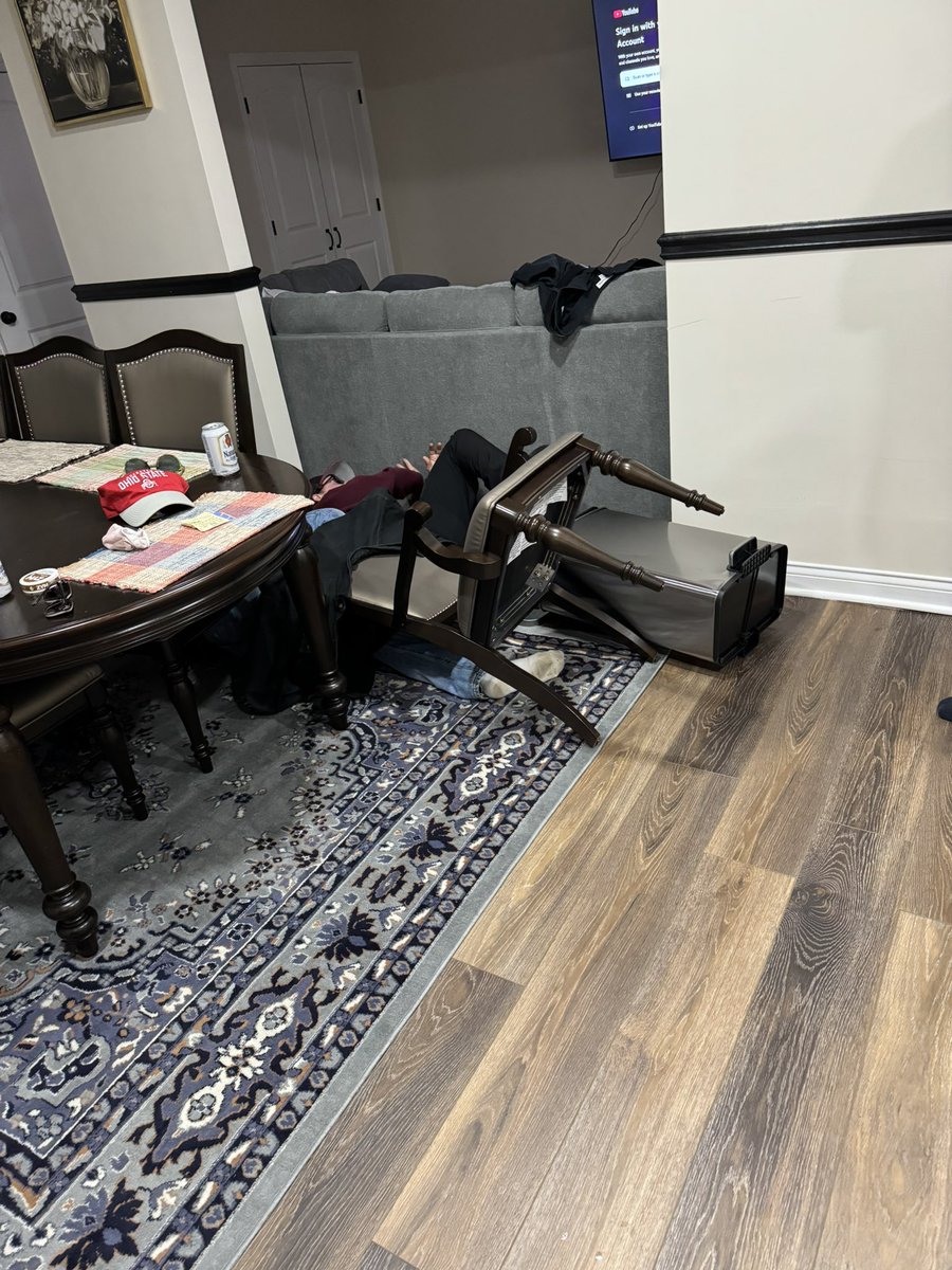 aaronsquealer's tweet image. someone (not ben) please come over and do this with me