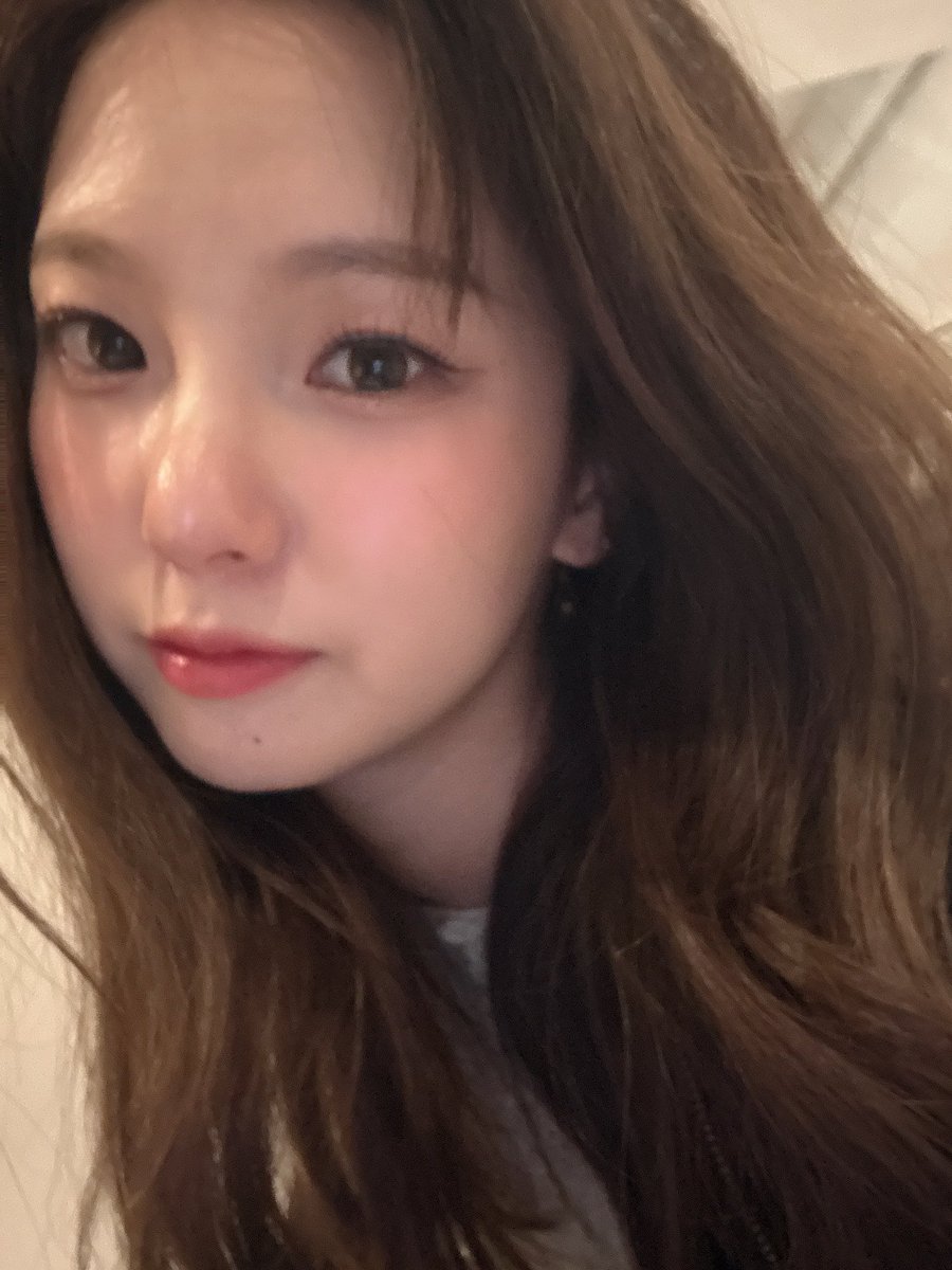 MatlolC's tweet photo. 這女孩很乖
雖然因為信號不好 試了好多次 
都做不了直播
但還是po了 靚靚的自拍

#CHOI_YUJIN #최유진
#KEP1ER #official_kep1er 
#CUBECLC #CLC #씨엘씨 #崔有真
#ユジン #유진 #YUJIN  #choiyujin #utokkies 
#WAKEONE #klap https://t.co/EZ6MroQ3ib