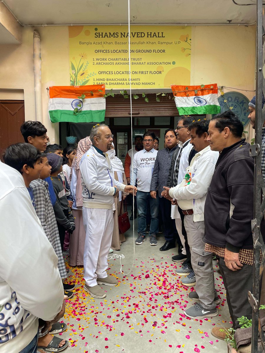 TariqSyedA's tweet image. Dear all!
75 years ago we, in India became a Republic when The Constitution of India which we gave to ourselves, came into effect, beginning with the preamble in which we swore by:

JUSTICE, social, economic and political;
LIBERTY of thought, expression, belief, faith and