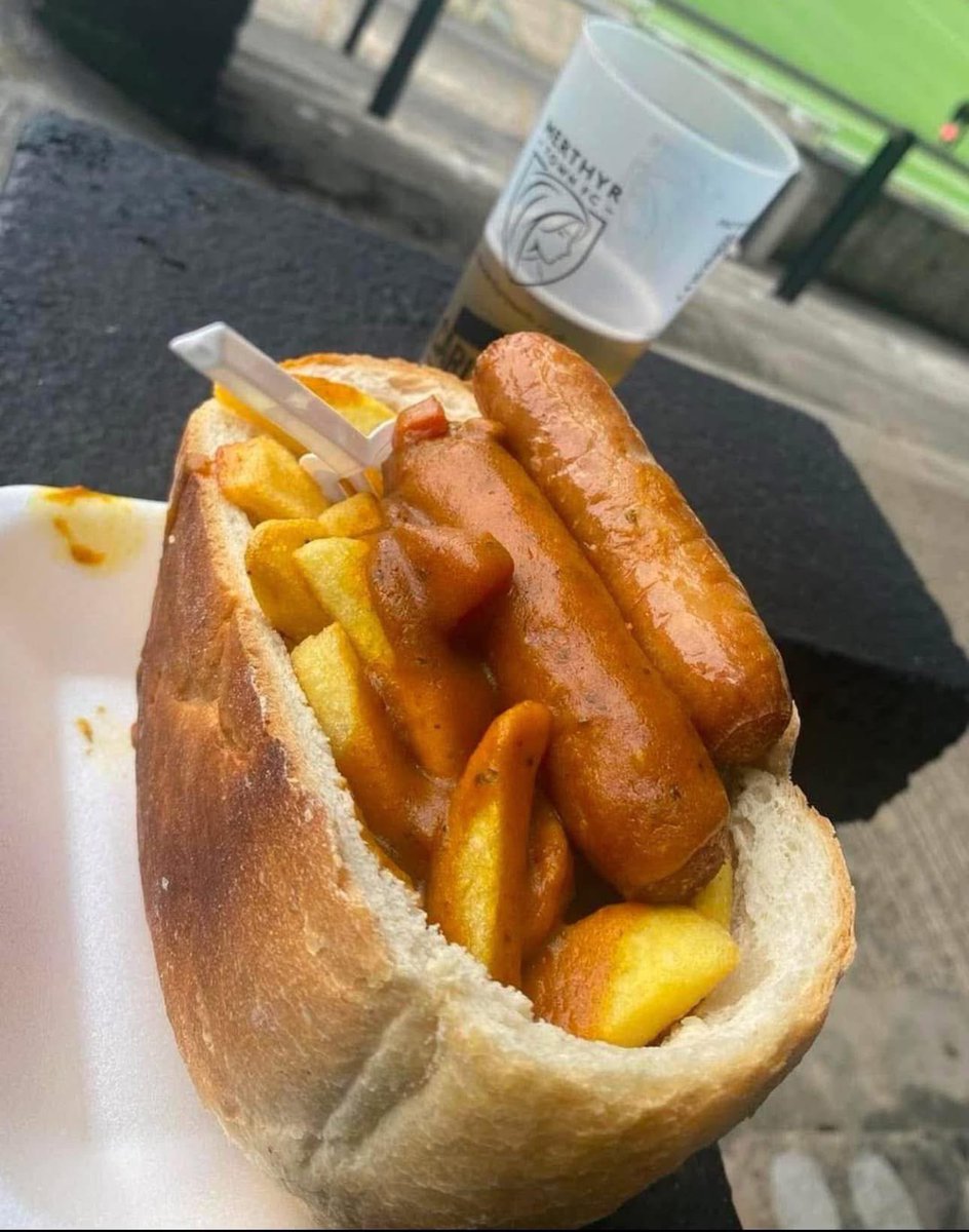 Sausages, chips and curry sauce in a hollowed cob at Merthyr Town 

💷 £4.50 ⚽️