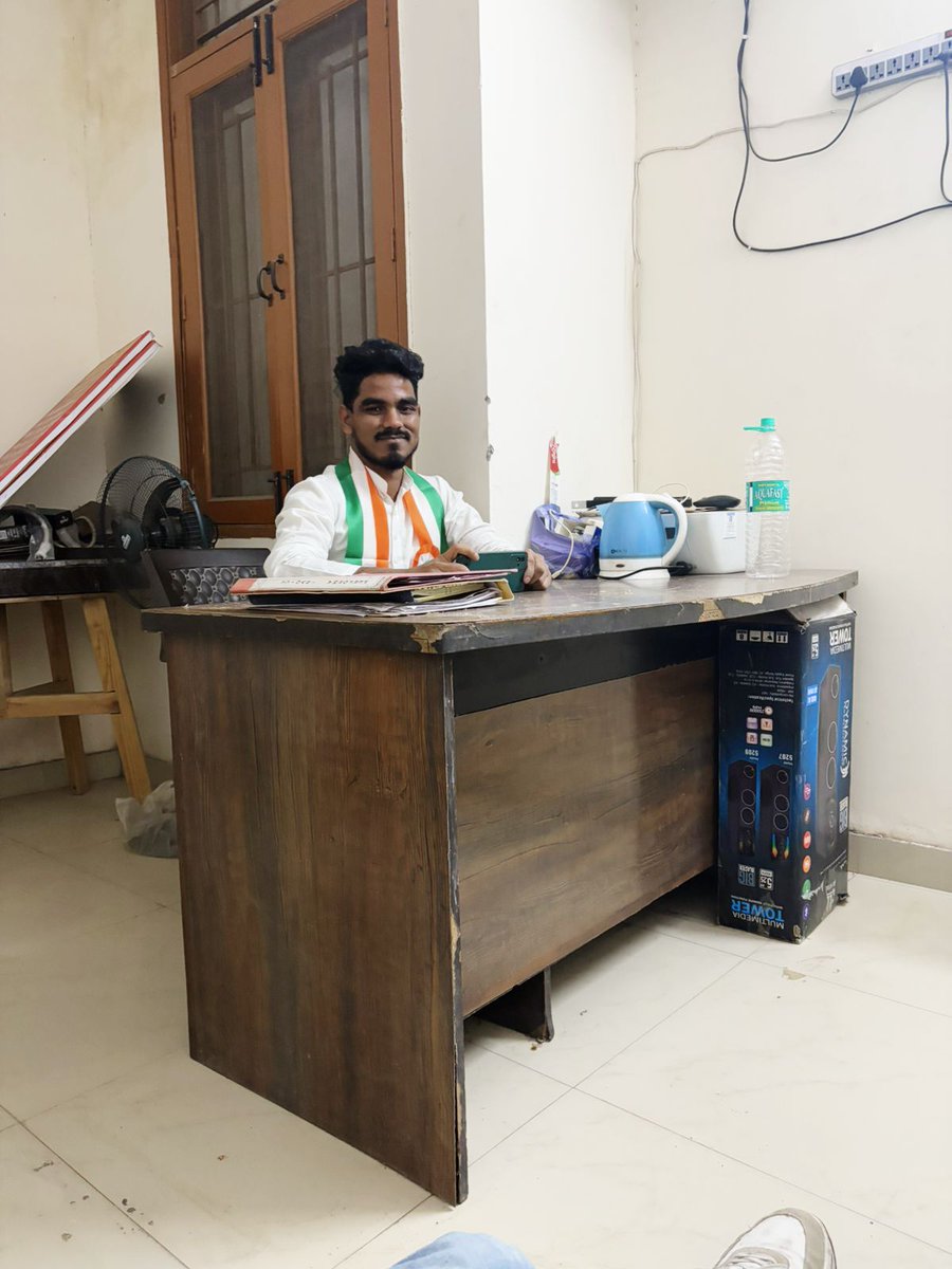 Mithles25758436's tweet photo. Happy republic day All of you by party office ,, https://t.co/yJyAW8evQu