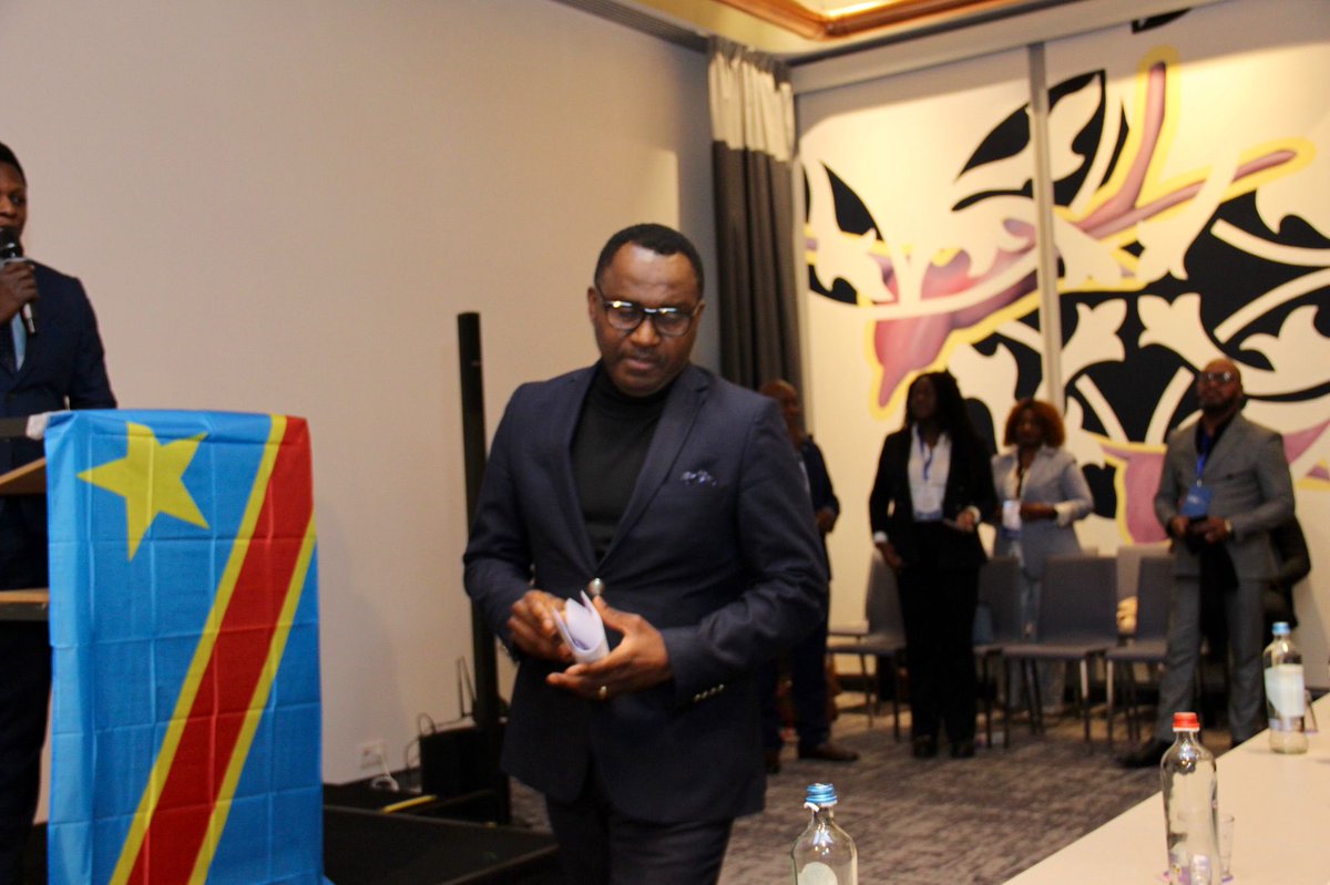 cndongala1's tweet photo. La diaspora congolaise de Belgique a été appelée ce samedi, à se mobiliser  pour faire entendre la voix de la République démocratique du Congo, lors d’une conférence-débat à Bruxelles (Belgique) sur les défis sécuritaires dans l’est du pays. https://t.co/JIlOLdi80H