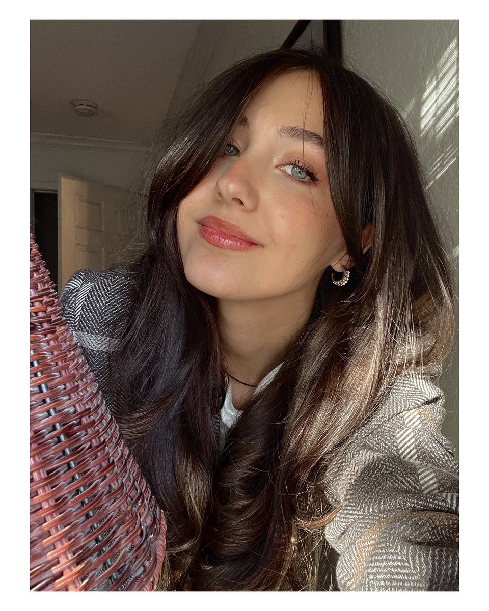 coraanders's tweet image. 🐐