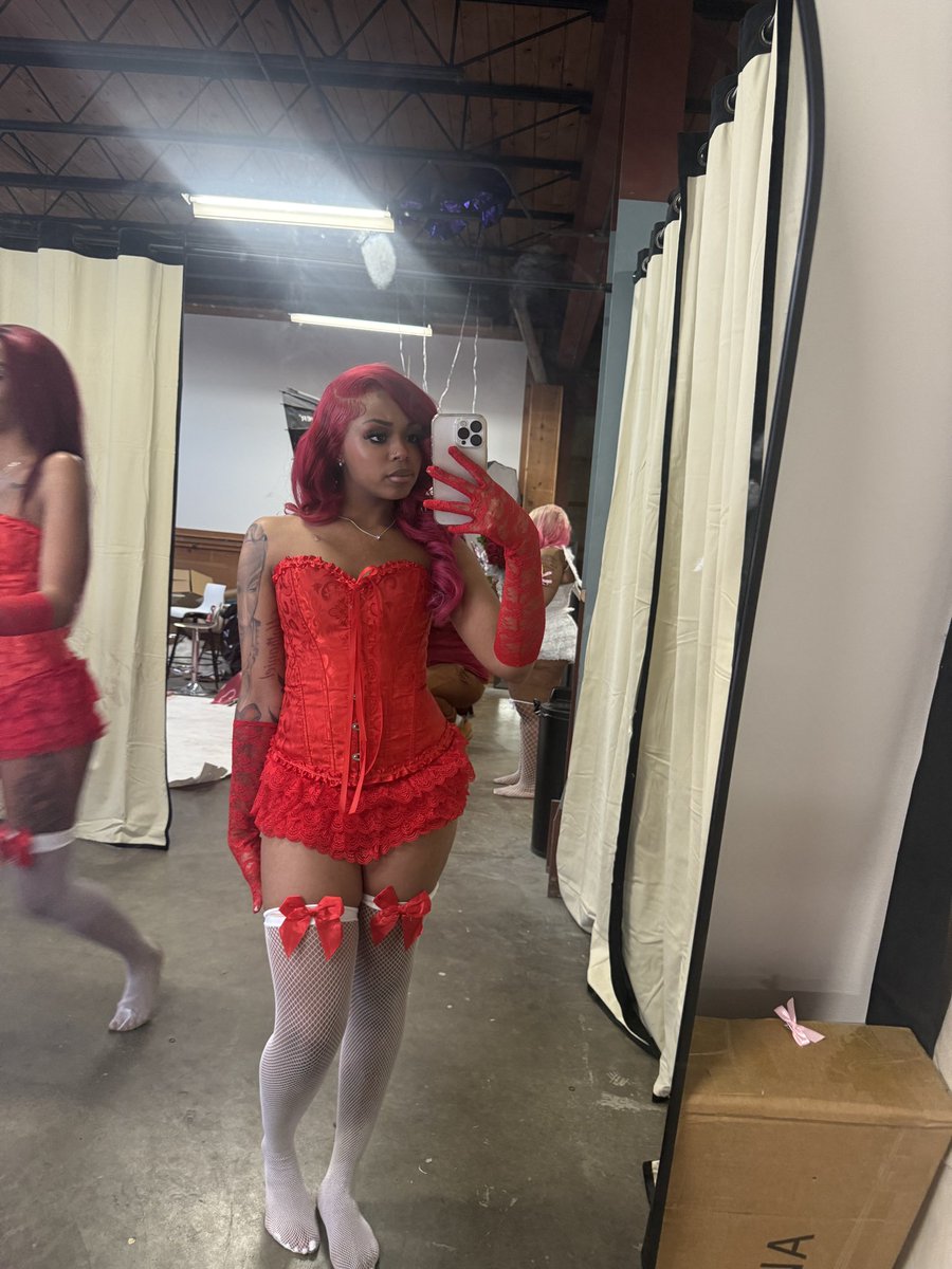 yeahraeee's tweet photo. Do it look like I was left off bad &amp; bougie?? https://t.co/NJDrHheHnz
