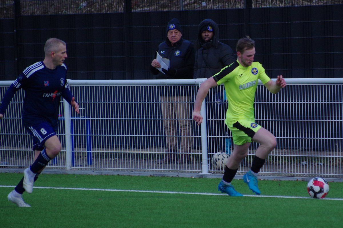 RayleighFootie's tweet image. A few photos📸 as Rayleigh Town stop the rot with a 1-1 draw at Newbury Forest, the team never gave up with lots of positives going into the business end of the season bring on next week👊
@RayleighTownFC1 @NonLeagueCrowd @NonLeagueUK_