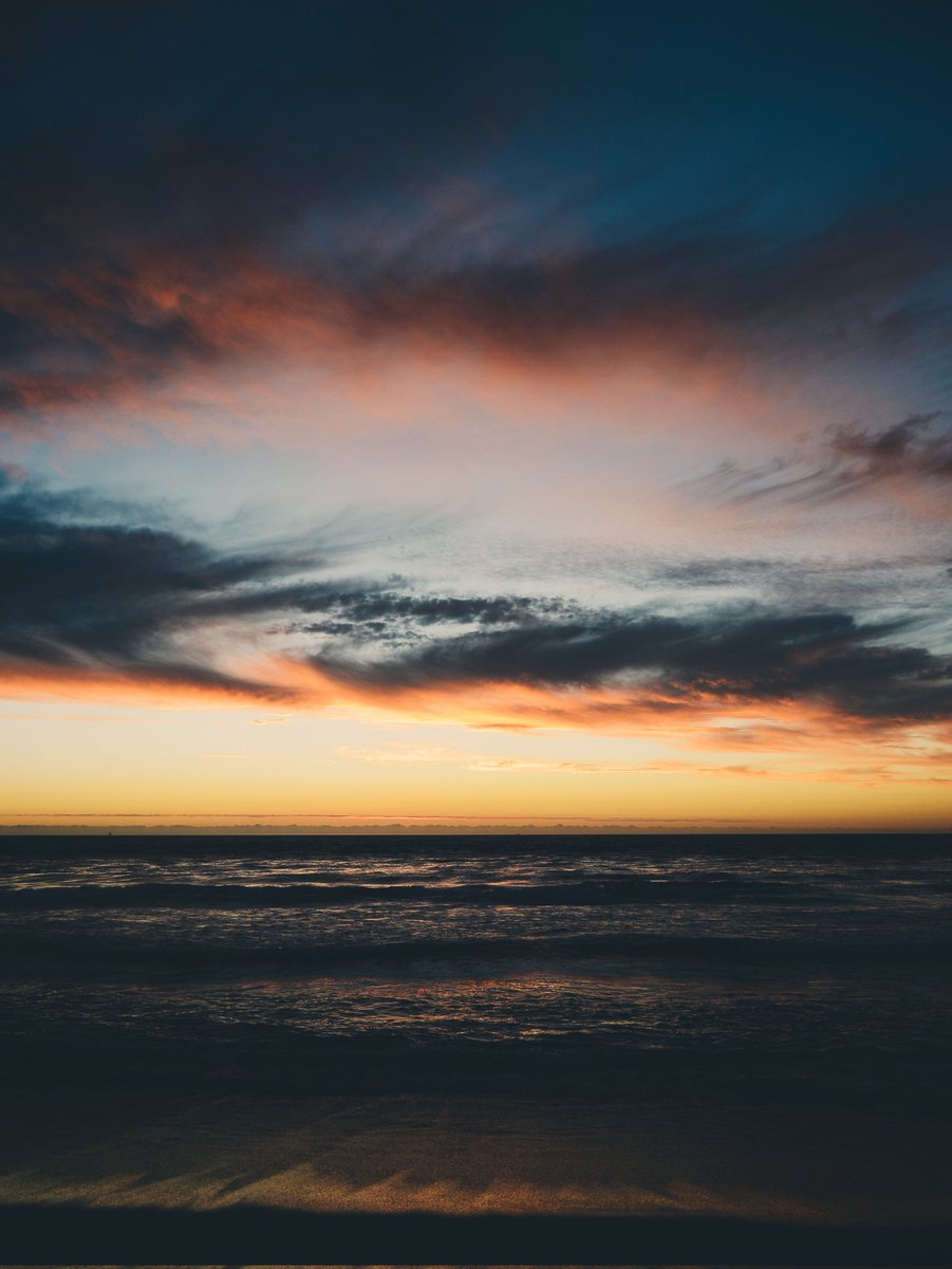 progredito's tweet image. Another dramatic sunset.