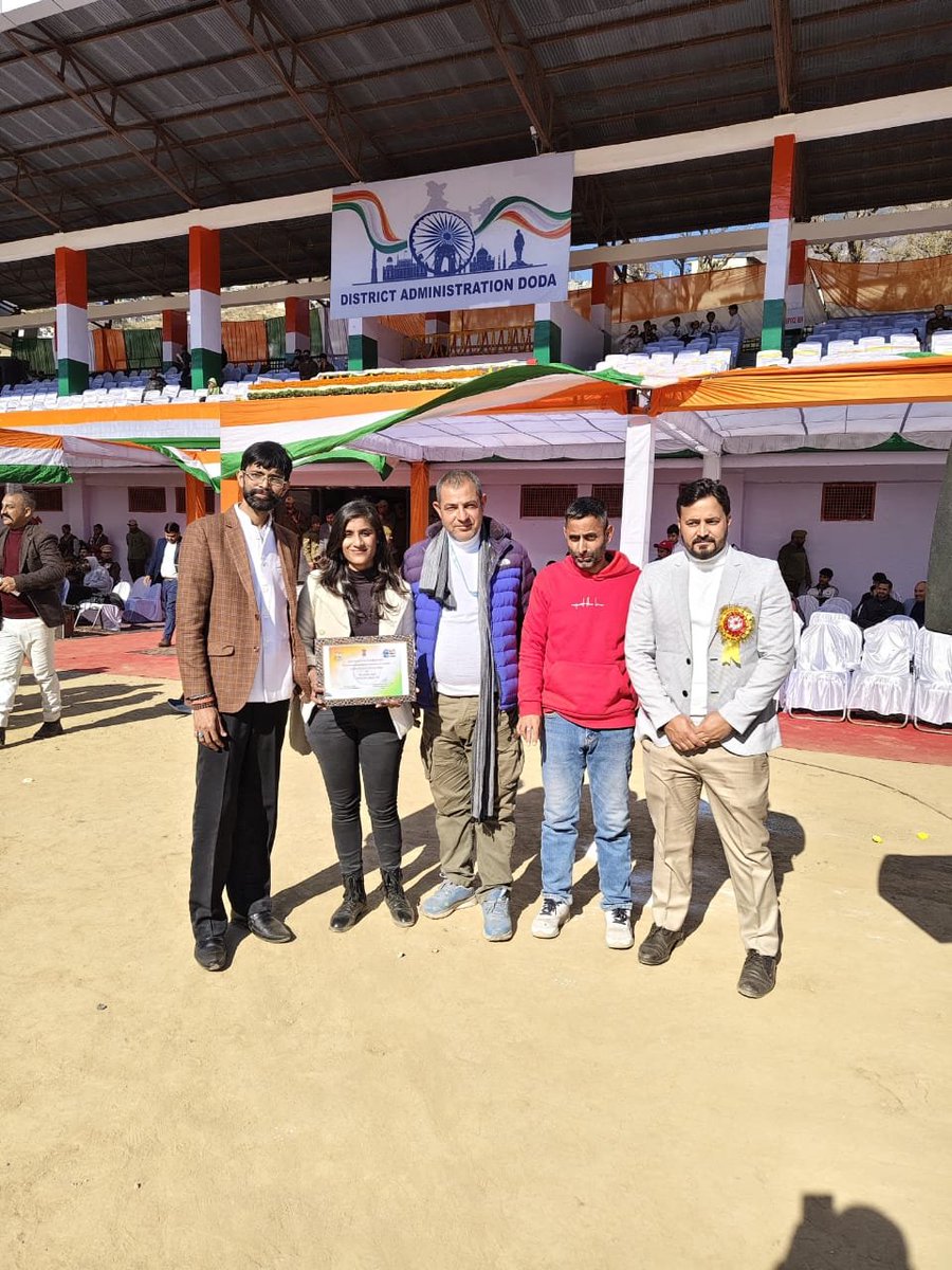 Switch4Change's tweet photo. We are deeply honored to have been recognized on 26th January 2025 Republic Day by the DDC Chairman, DC, &amp; SSP Doda (J&amp;K) for our work in promoting cleanliness in the district. 
#switch4change #RepublicDay #Doda #jammu #cleandoda #MCDoda #SwachhBharat #jk https://t.co/VxXhO1hJPu