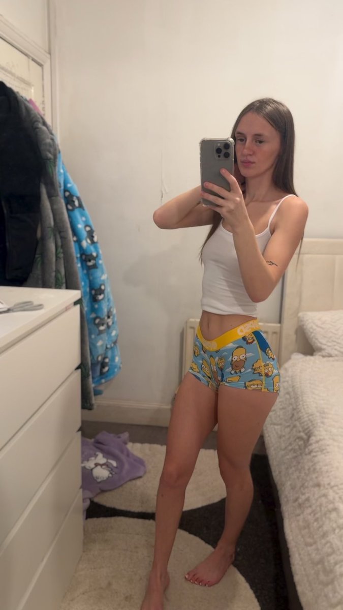 Reannaboo1x's tweet photo. My shorts are cute😩 https://t.co/FWvljkO5aN