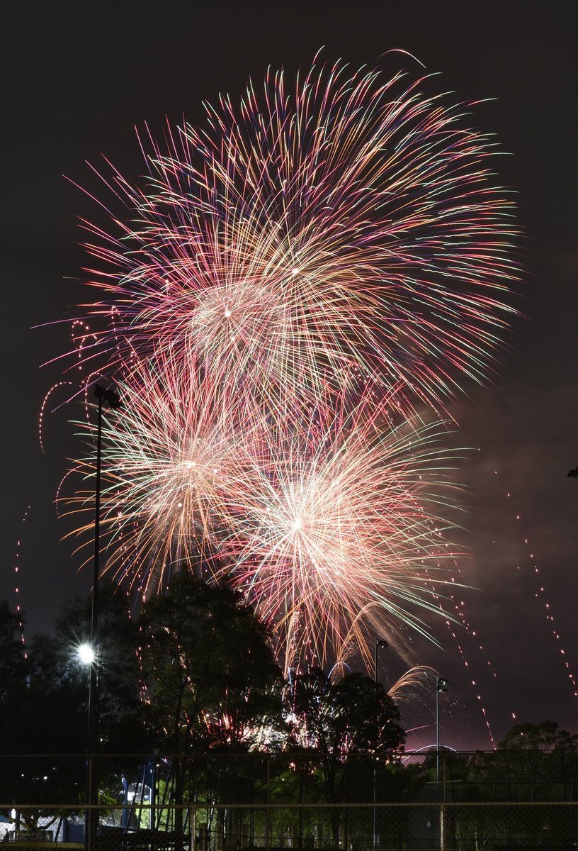 MFKPhotography1's tweet photo. Australia Day .. π¦πΊππ
#AustraliaDay2025 #26January2025 #fireworks #Rootyhill #blacktowncitycouncil #AustraliaDayCouncil #westernsydney #mfkphotography https://t.co/8kAPB3PiS8