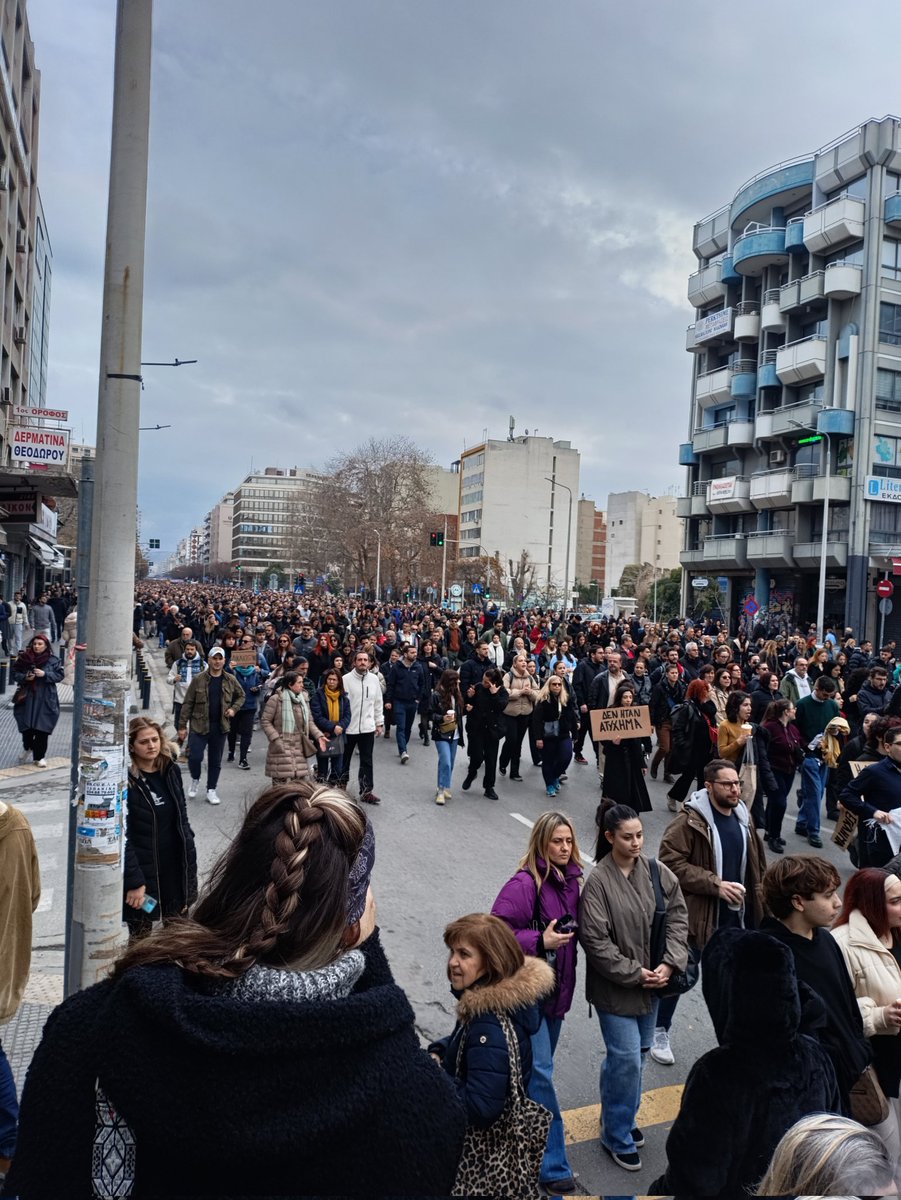 sak_vil's tweet photo. Δεν υπάρχουν λόγια όλη η Θεσσαλονίκη δεν έχει οξυγόνο...... https://t.co/278vjLHy7m